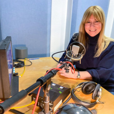 Susi Müller ist die Stimme von Herzblatt und der neuen Show Dating Game auf Sat.1