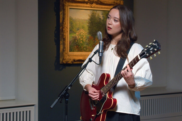 Grammy-Gewinnerin Laufey bei Sounds Like Art auf Arte