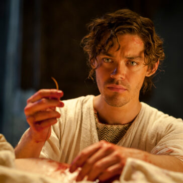 Der Medicus 2 mit Tom Payne kommt 2024 ins Kino